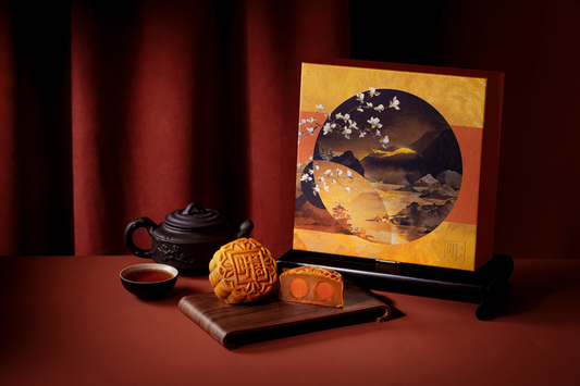 雙黃白蓮蓉月餅 White Lotus Seed Paste with Double Egg Yolks Mooncake