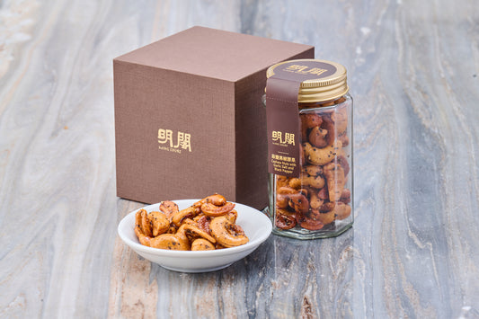 CASHEW WITH GARLIC SALT AND BLACK PEPPER