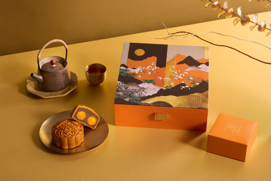 Lotus Seed Paste with Double Egg Yolks Mooncake 雙黃蓮蓉月餅