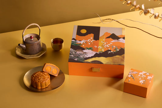 White Lotus Seed Paste with Double Egg Yolks Mooncake 雙黃白蓮蓉月餅